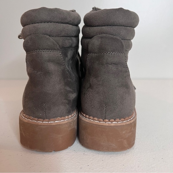 Austin Trading Co. Gray Faux Suede Ankle Boots Lace Up Rubber Sole Women Size 9M - Picture 6 of 13